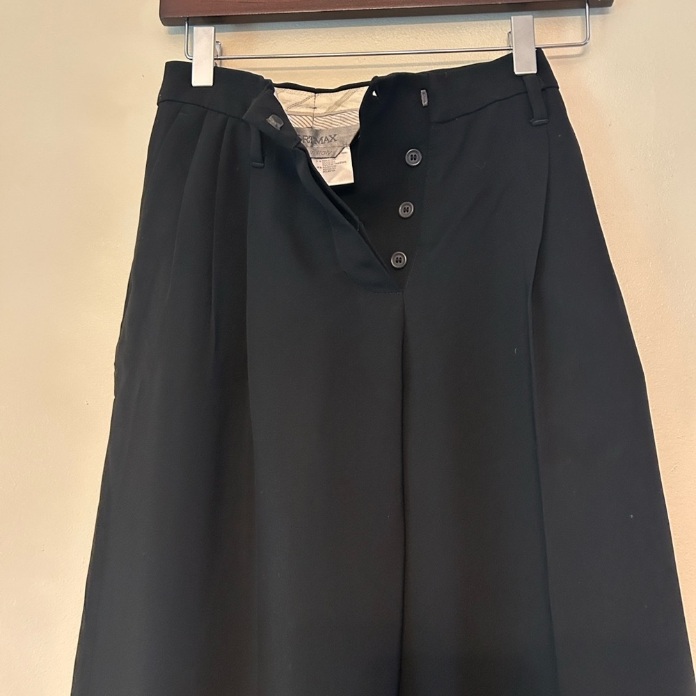 MaxMara Sport Elegant Black Pant with cuff. Ankle length. Size 6- W-14.5 L-33.